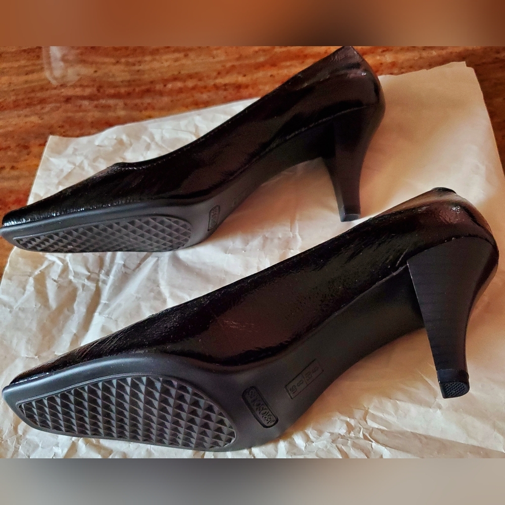 Aerosoles Classic Black Patent Leather Pumps - Women - Picture 3 of 6